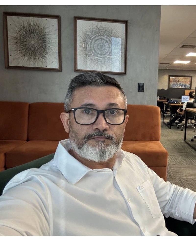 Francisco Neto no coworking do Edifício Brasil XXI
